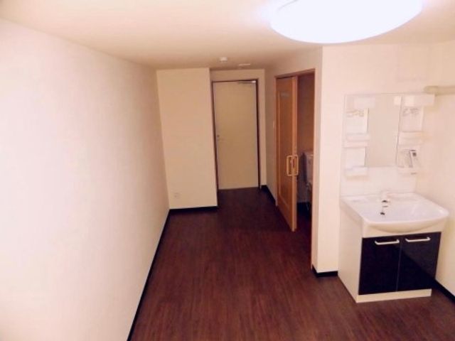 居室内のシンプルな様子