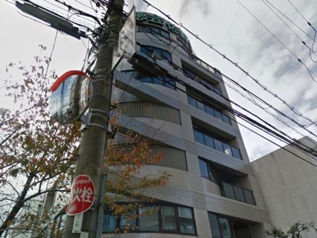 現代的な建物の外観