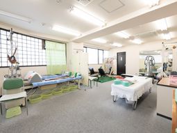 明るい機能訓練室