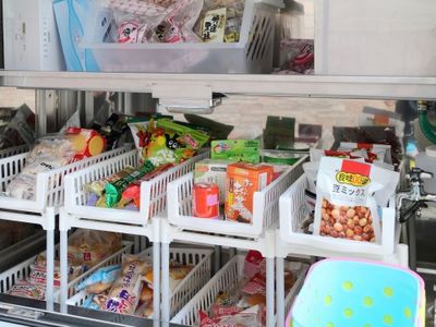 スナック棚とイス