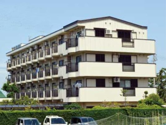 広々とした外観の建物