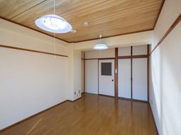 明るい和室の居室