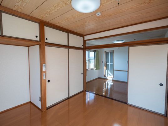 明るい和室の居室