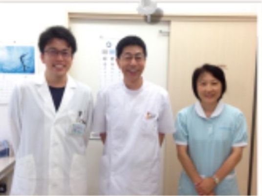 笑顔のスタッフ三人