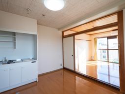 明るい居室の光景