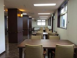 明るいダイニングスペース