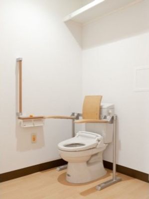 バリアフリー設計のトイレ