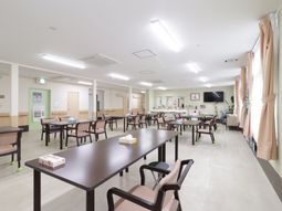 明るい食堂の様子