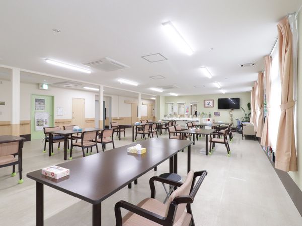 明るい食堂の様子
