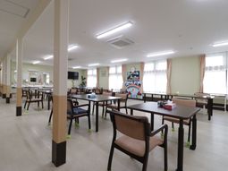 明るい食堂スペース