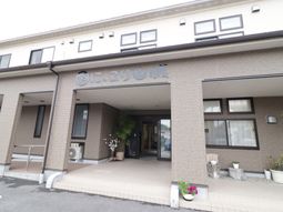 エントランスの正面ビュー