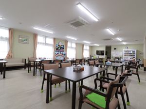 広々とした明るいダイニング