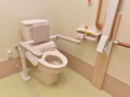 バリアフリーなトイレ設備