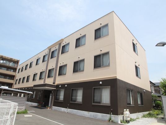 清潔感のある建物正面部分