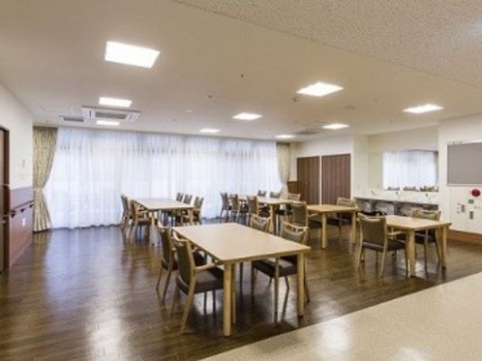 明るい食堂の一角