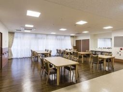 広々とした明るいダイニング