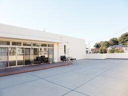 広々とした屋外テラス