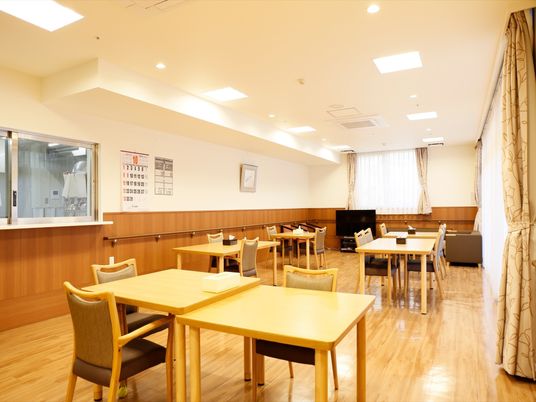 明るい食堂の様子