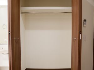 清潔な空間のクローゼット