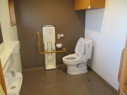 バリアフリーのトイレ空間