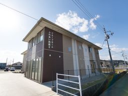 モダンな建物のエントランス