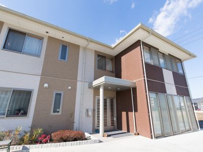 外観の明るい建物