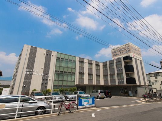 広々とした建物の外観