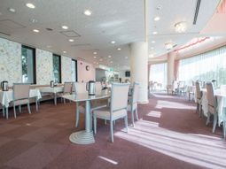明るい食堂の様子
