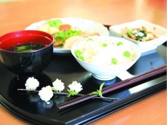 和風の彩り豊かな食事