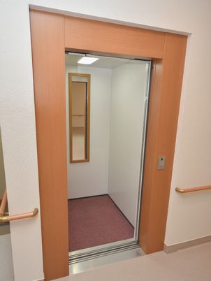 エレベーターホールの入口