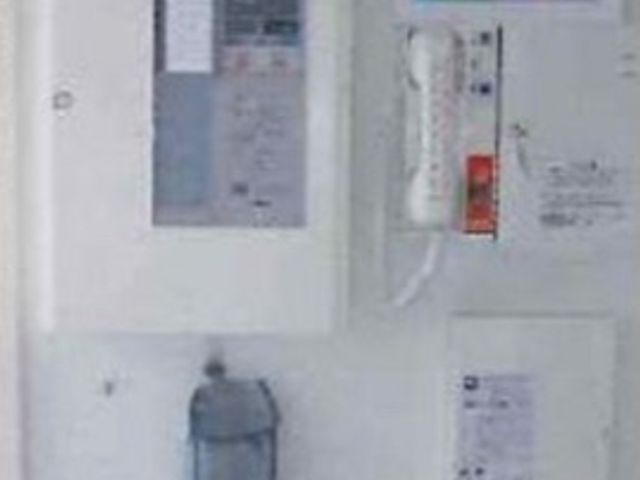 情報整理された掲示物 スタッフルーム 手が行き届いた掲示物は、情報共有を円滑にし、安全で快適な環境作りに役立っています。