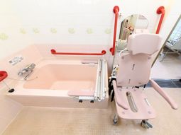 バリアフリーの浴室設備