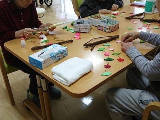 手工芸をする人々