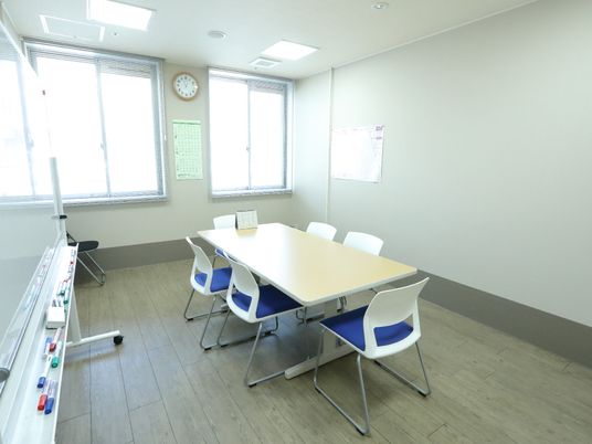 会議室の机と椅子