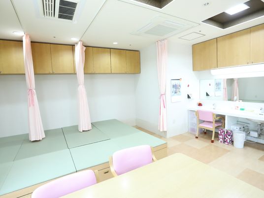 機能訓練室の清潔な空間