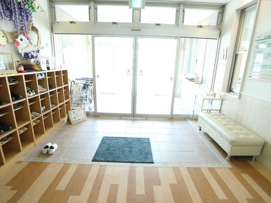明るいエントランスホール