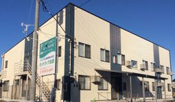 建物外観の明るい日差し