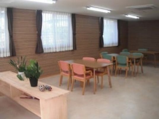 明るい居心地の食堂