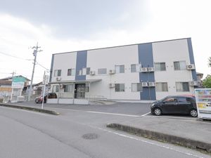 ゆったりとした外観の建物