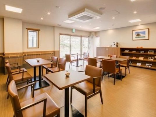 快適な施設の食堂