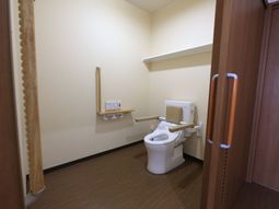 バリアフリートイレの一室