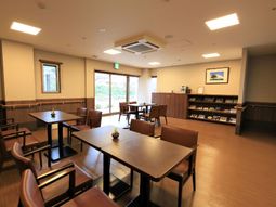 明るい食堂空間