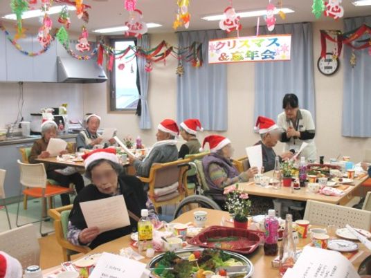 クリスマスパーティの食堂