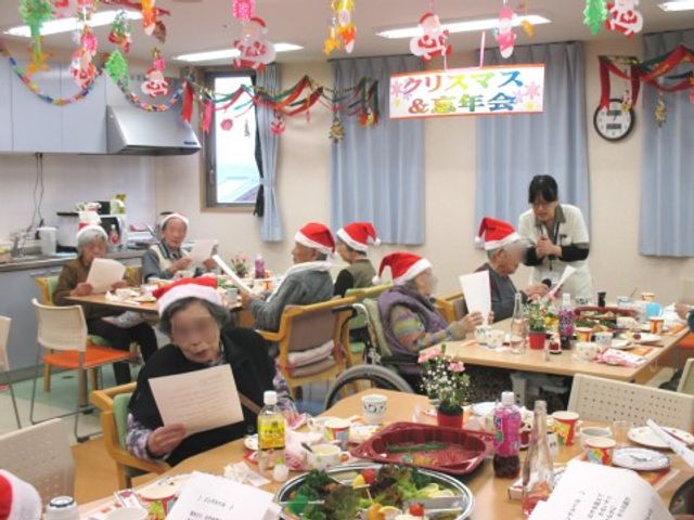 クリスマスパーティの食堂