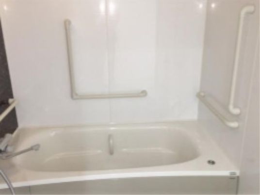 手すり付き浴槽