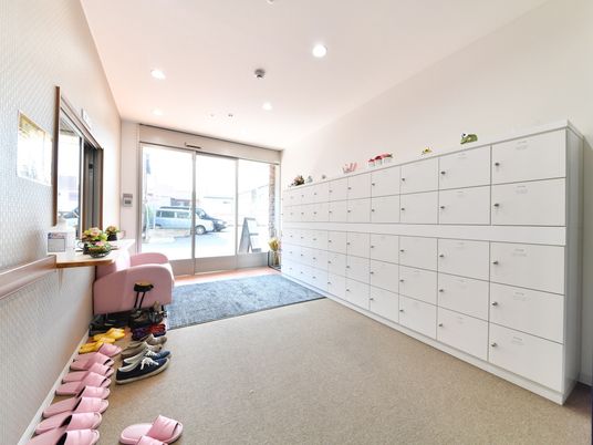 エントランスのロッカーエリア