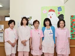 スタッフの笑顔の集合