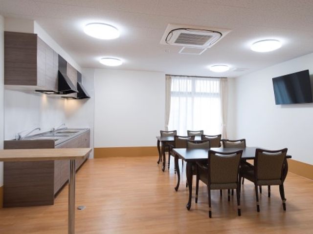 清潔感のある共有キッチン 共有スペース 広々とした共有スペースのキッチンです。快適な料理や食事のひと時を、皆で共に楽しめます。