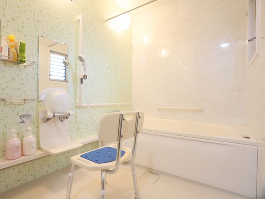 バリアフリー対応の浴室