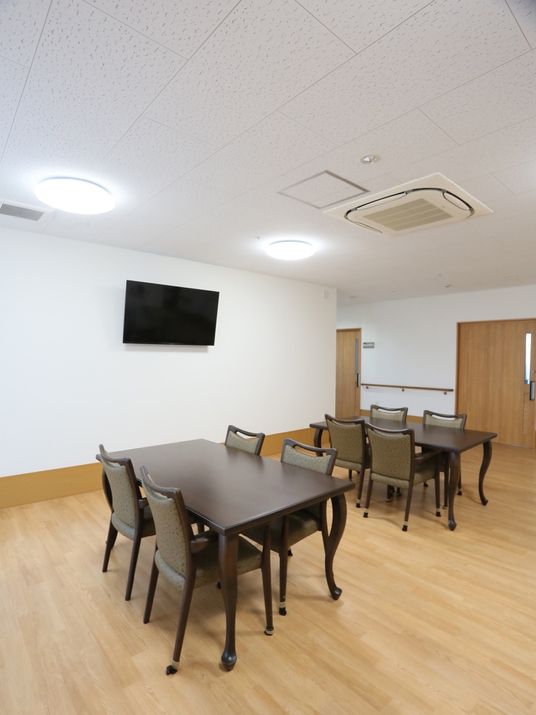 広々としたダイニングスペース